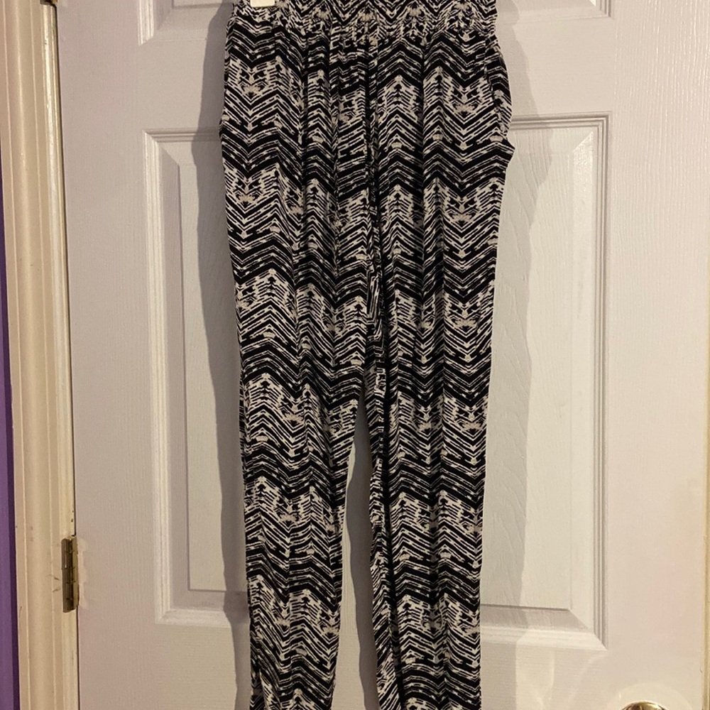 Small Aeropostale flowy pants